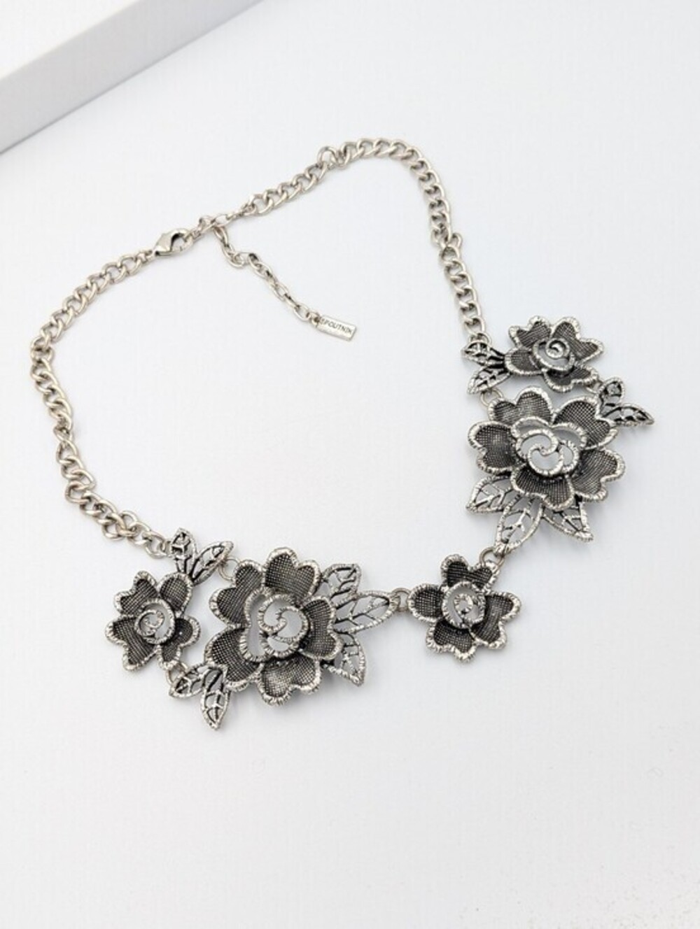 Boutique signed Spoutnik flower floral silver tone necklace